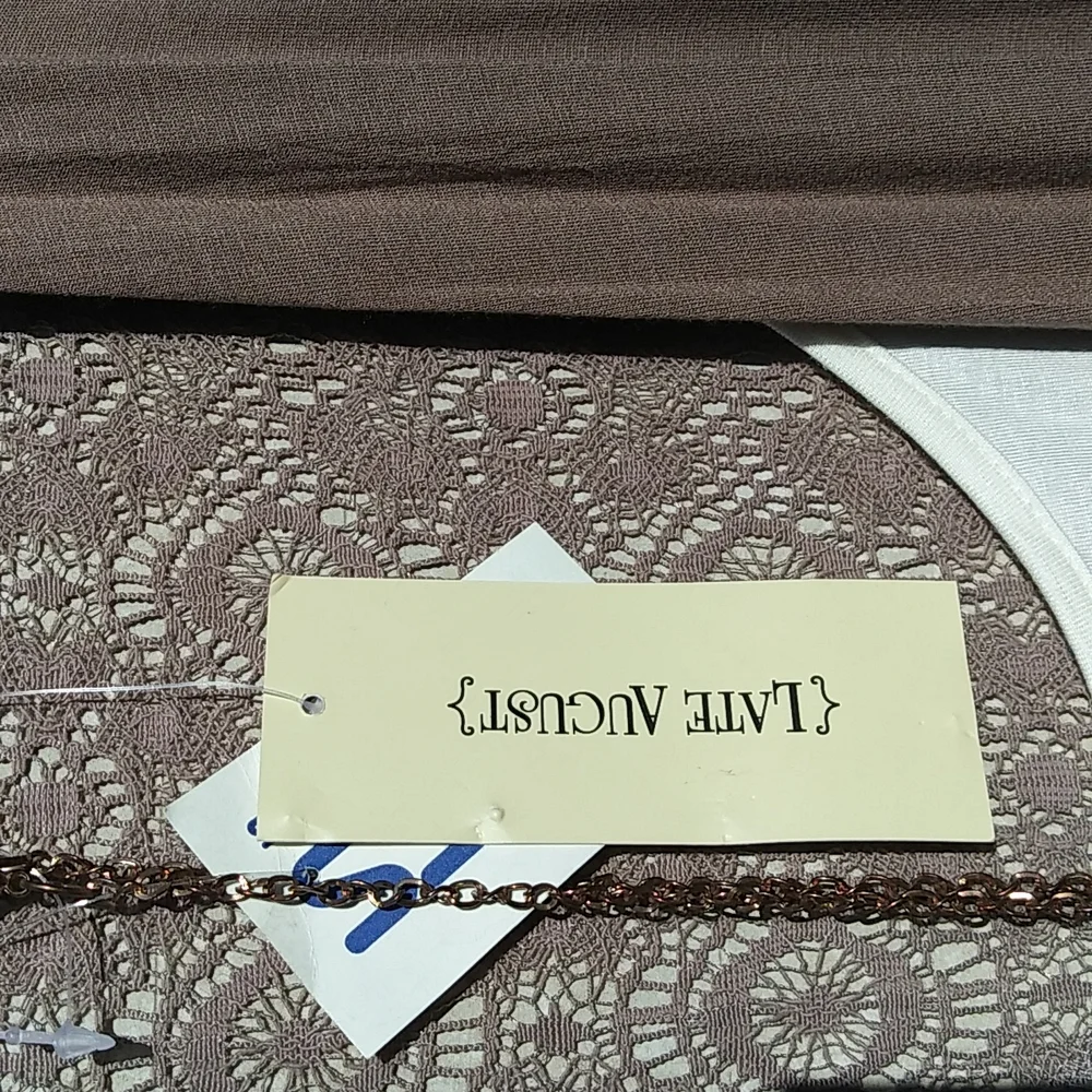 Late August Women Top.  NWT - Picture 3 of 4